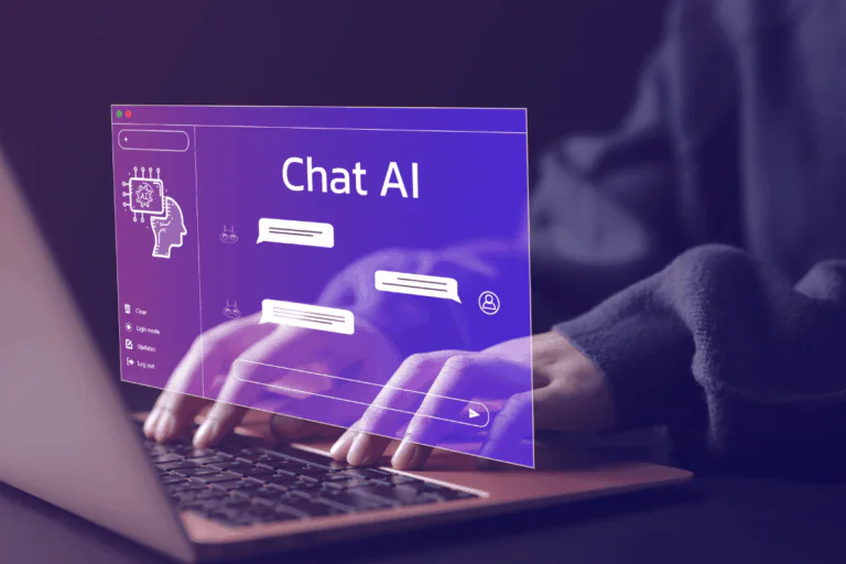 mãos de uma pessoa digitando em teclado de laptop, com uma interface digital de 'Chat AI' projetada sobre a tela. A interface apresenta ícones de inteligência artificial e balões de conversa, simbolizando a interação automatizada por IA no atendimento ao cliente.