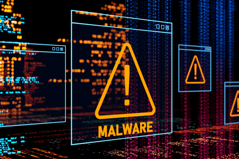 aviso de malware, representado por um triângulo amarelo com um ponto de exclamação no centro, sobreposto a um fundo de códigos binários em azul e laranja, ilustra artigo sobre tipos de malwares.