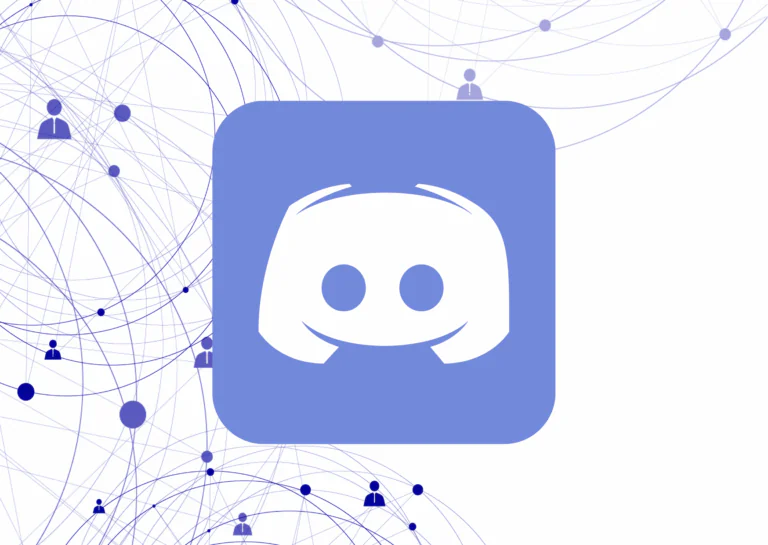 Sobre fundo branco, com círculos azuis sobrepostos do lado esquerdo da imagem, com desenhos de ícones de pessoas, está sobreposto o ícone do Discord, exemplificando o que é o Discord.