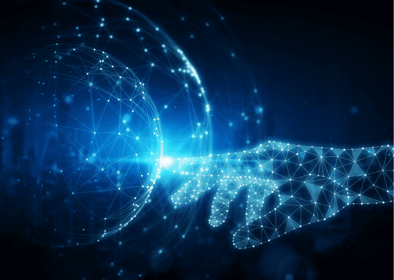 Sobre fundo azul escuro, está o desenho de uma mão vindo da direita e vários globos sobrepostos, do lado esquerdo da imagem, feitos todos da junção de pontos luminosos brancos com linhas brancas azuladas que interligam-se e dão formato às esferas e à mão; exemplificam o que é uma VM: Máquina Virtual.